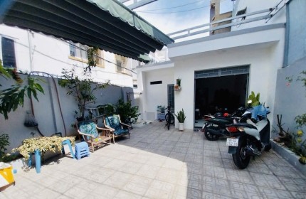 Giảm sốc 500tr !!! Chỉ còn 6tỷ2, Nhà C4 SHR, diện tích khủng 117m2,  1/ Nguyễn Văn Quá cách mặt tiền 50m, HXH tránh nhau, Ô tô Ngủ Sân